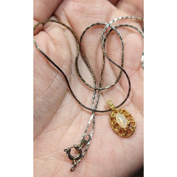 Elegant Oval Faux Opal Gold Tone Pendant Necklace - Picture 5 of 6